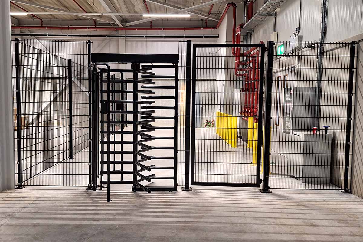 Full height turnstile distribution hall